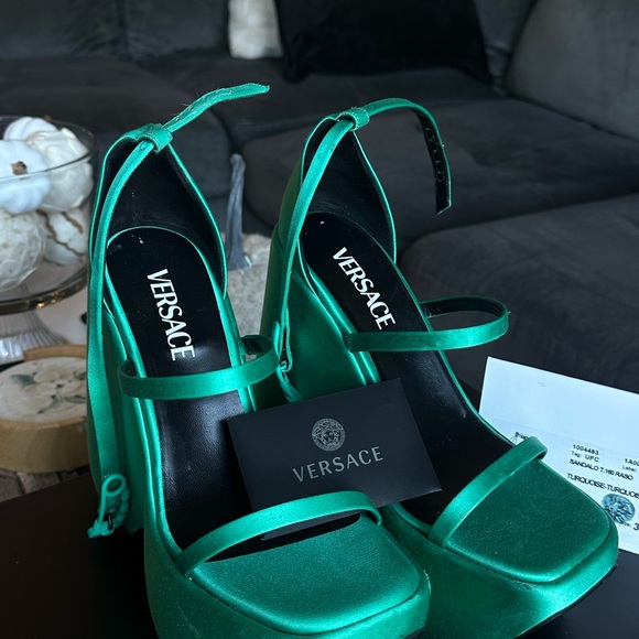 VERSACE Silk-blend satin heeled sandals in Emerald Green - Picture 3 of 4